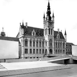 Reynaertspel 1973, zicht podium stadhuis