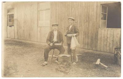 Twee heren aan de maaltijd