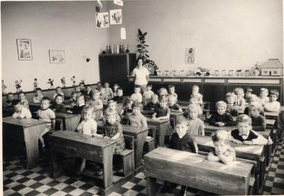 Vrije basisschool kleuterklas 1963
