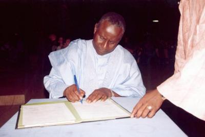 Officiële missie van Sint-Niklaas aan Tambacounda in Senegal, april 2003