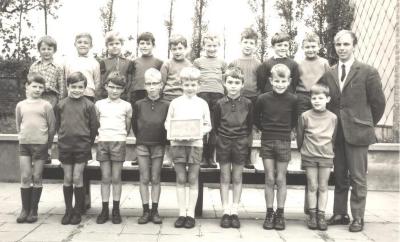 Klasfoto van Gemeenteschool Waasmunster 1968-1969 