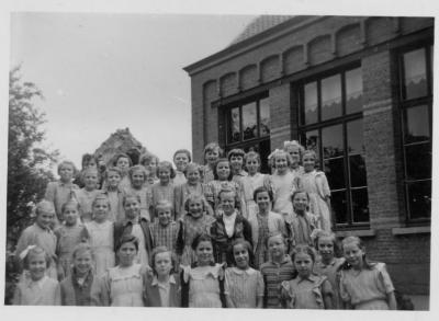Klasfoto meisjesschool Sinaai 1953