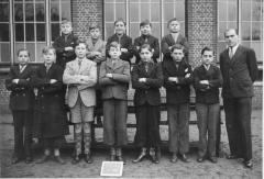 Klasfoto meester Jozef Verschelden jongensschool Sinaai 1938 - 1939