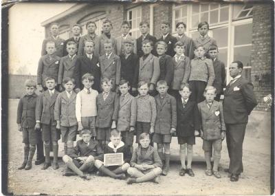 Priester Poppeschool, gemeentelijke lagere jongensschool: klasfoto