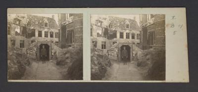 Stereobeeld Gustaaf Drossens, Nieuwpoort: bedekte gang in eene straat (oktober 1916)