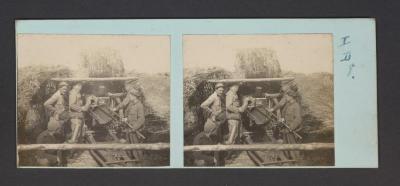 Stereobeeld Gustaaf Drossens, Nieuwpoort: balladeuse van 105 mm onder camouflage (juni 1918)
