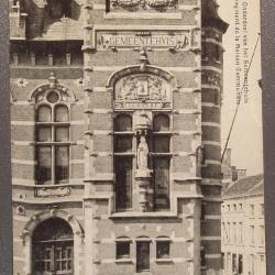 Detail van het gemeentehuis