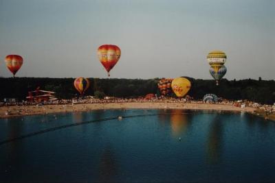 Pers- en vedettenballonmeeting in recreatieoord De Ster