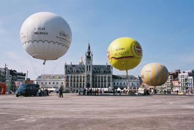 Vredefeesten 2005 : gasballons op de Grote Markt